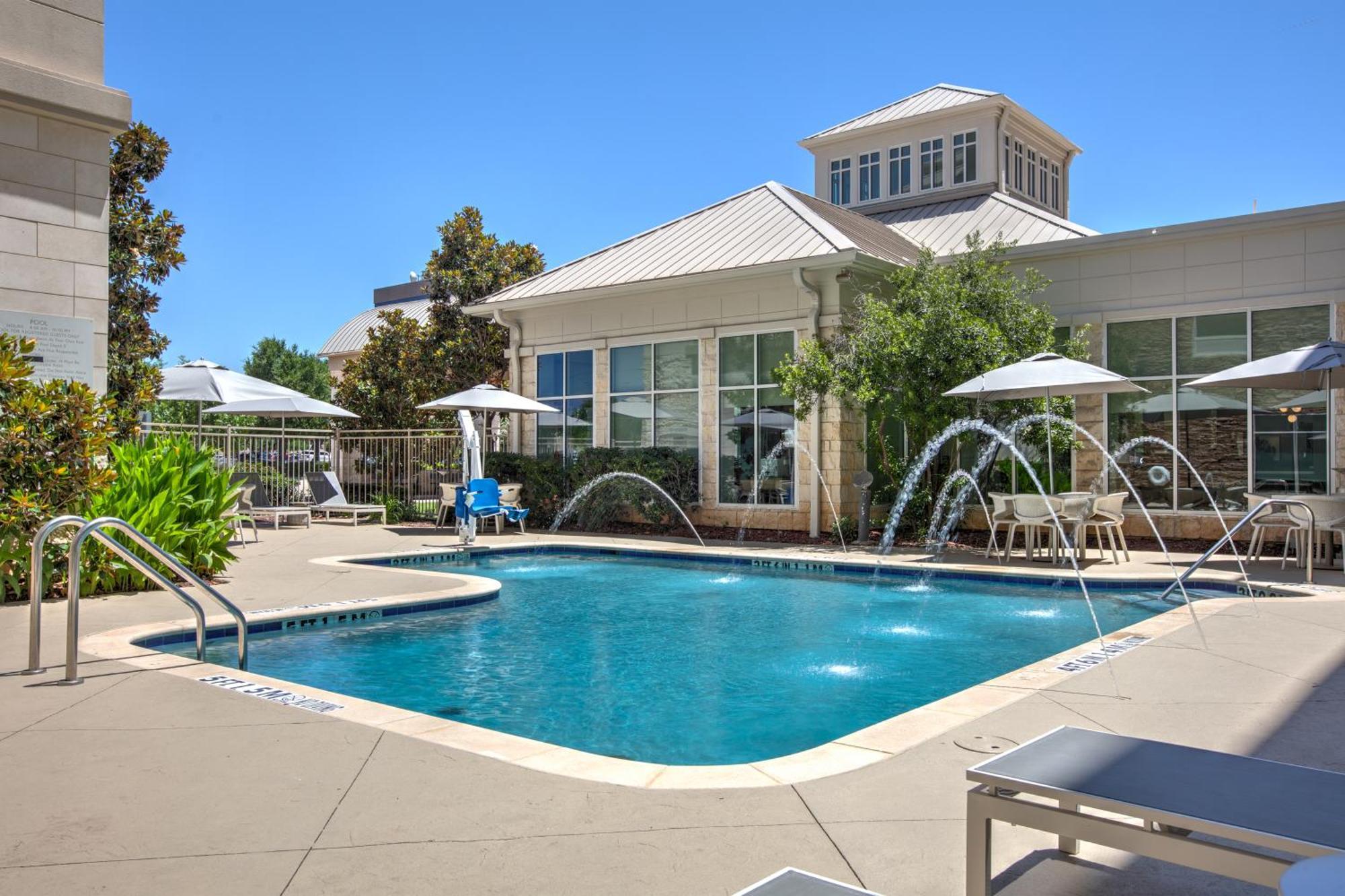 Hilton Garden Inn Dallas Arlington Exterior photo