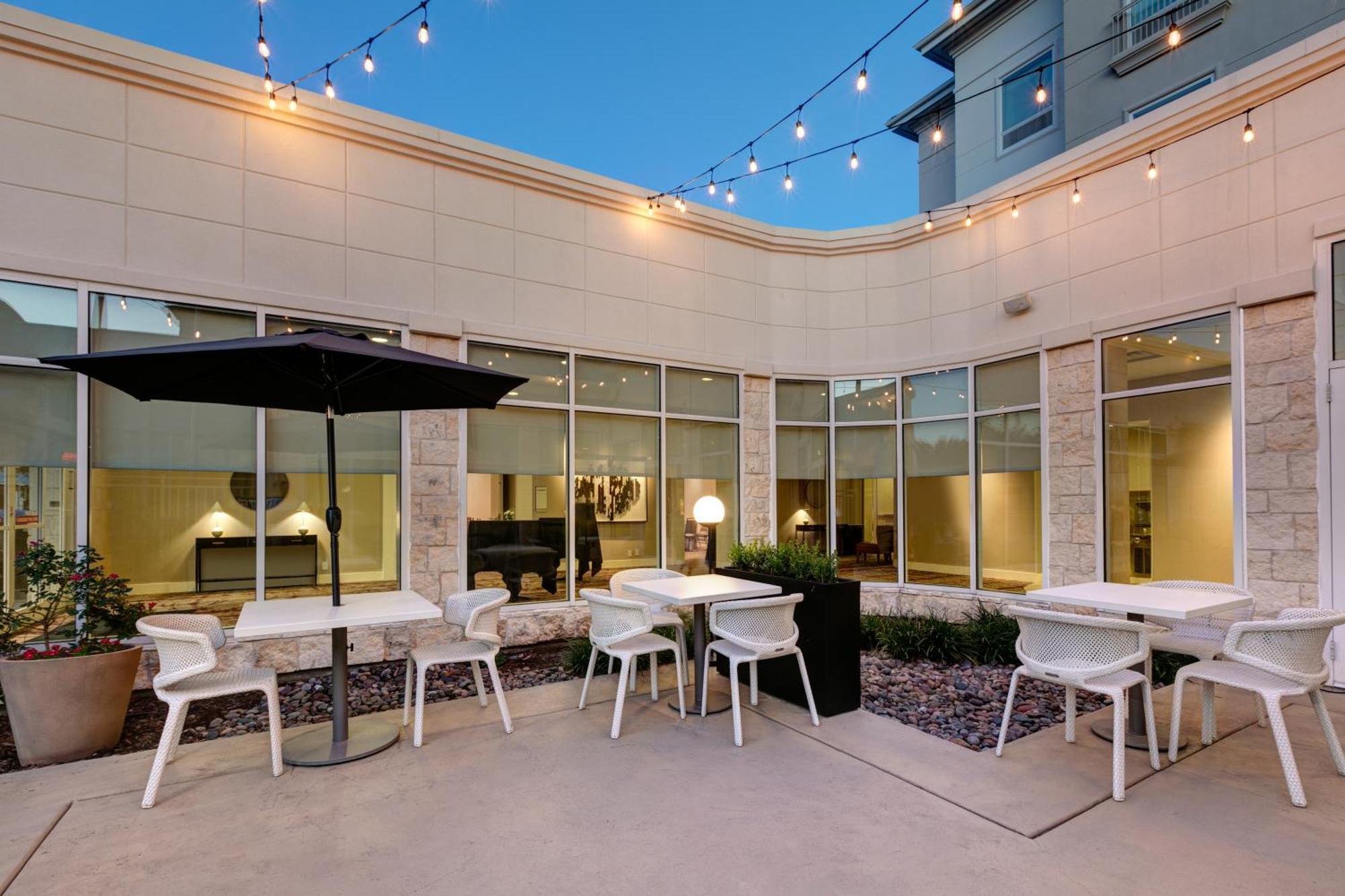 Hilton Garden Inn Dallas Arlington Exterior photo
