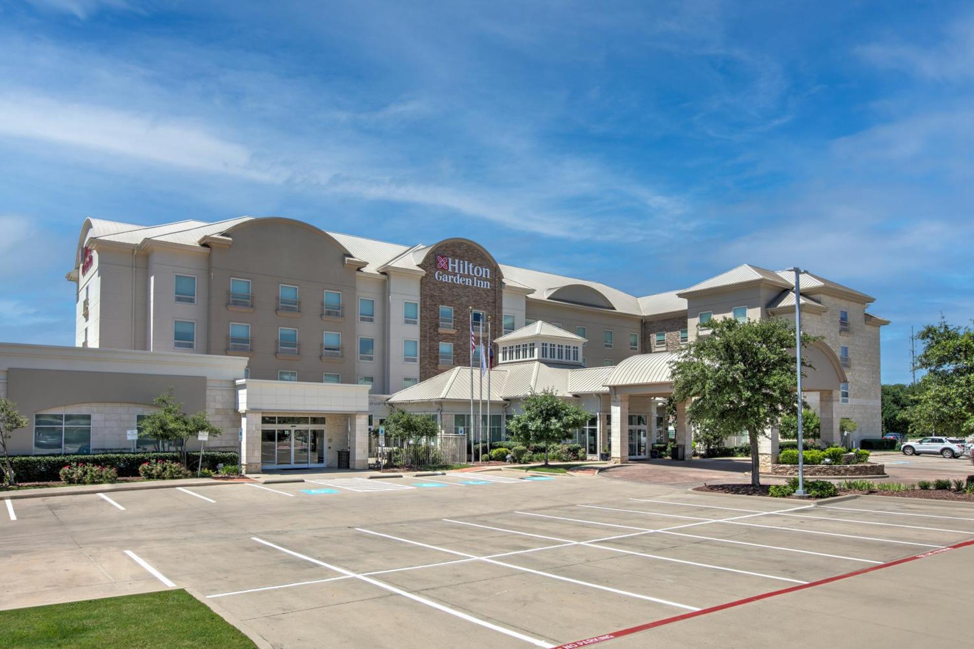 Hilton Garden Inn Dallas Arlington Exterior photo