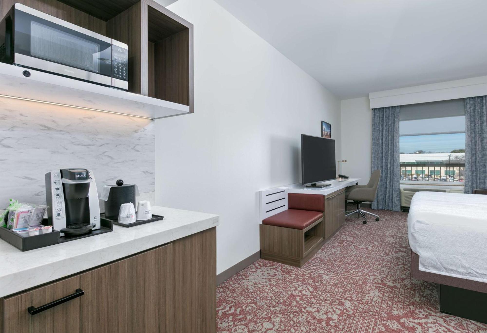 Hilton Garden Inn Dallas Arlington Exterior photo